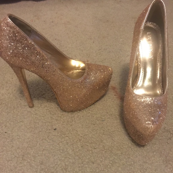 Daffodil like platform heels