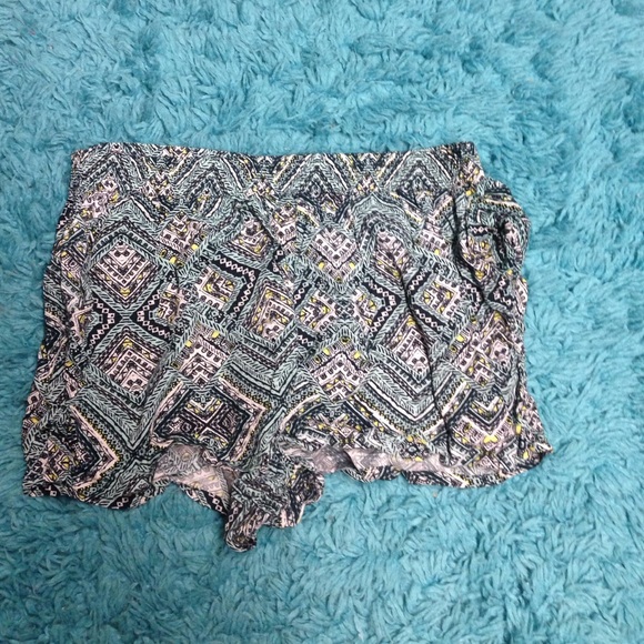 MOSSIMO shorts with pockets