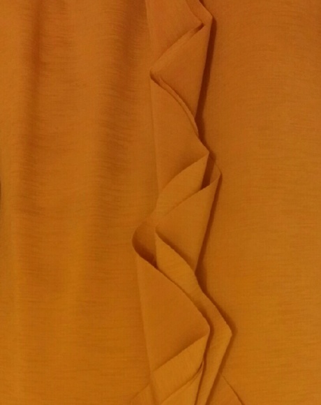 💛💛Mustard Ruffle Top - Picture 3 of 3