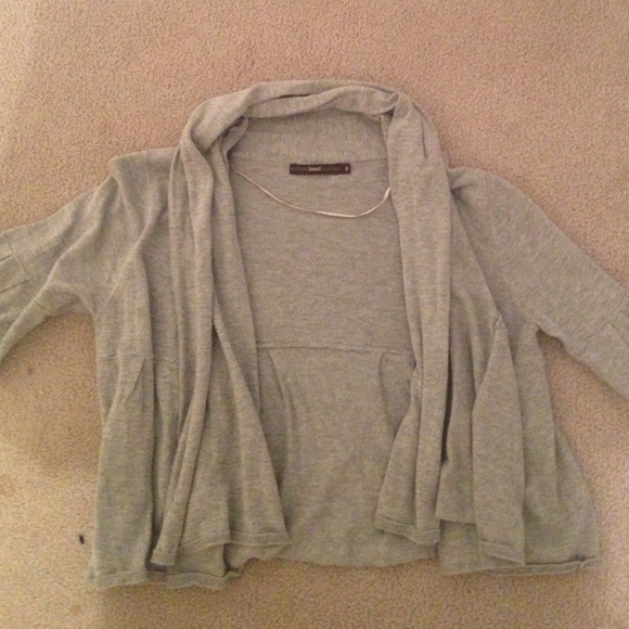 3/4 sleeve ruffled sweater