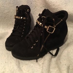 Wedge sneakers