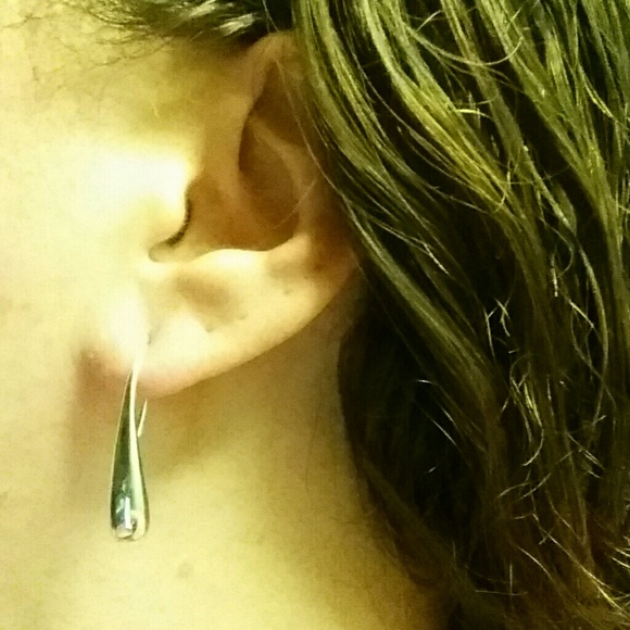 Solid 925 Sterling Silver Earrings - Picture 3 of 3