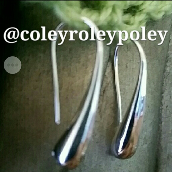 Solid 925 Sterling Silver Earrings - Picture 2 of 3