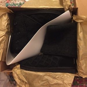 Black Ugg boots