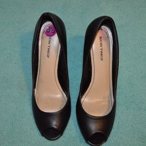 Open toe pump