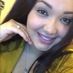 Meet your Posher, Elizabeth