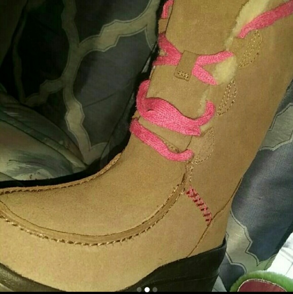 Kid uggs - Picture 1 of 2