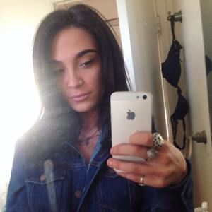 Meet your Posher, Kayana