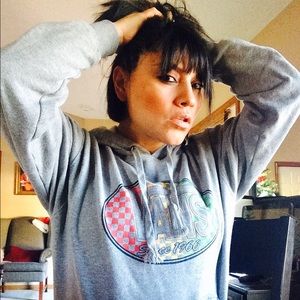 Meet your Posher, Acela