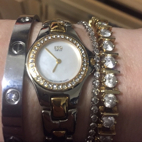 EXTRA PICS OF WOMANS ESQ LISTED IN CLOSET - Picture 3 of 4