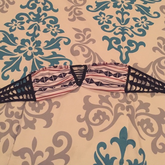 ACACIA STRAPLESS TOP