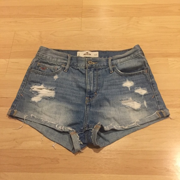 (SOLD) Hollister High-Wasted, Denim Shorts🌸 - Picture 2 of 4