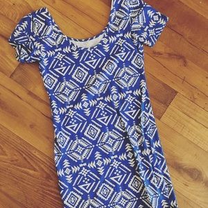 Fitted tribal dress😌