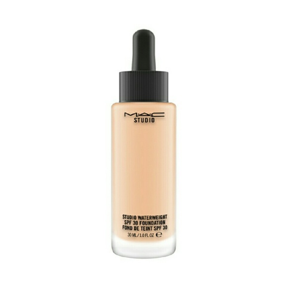 MAC Studio Waterweight Foundation