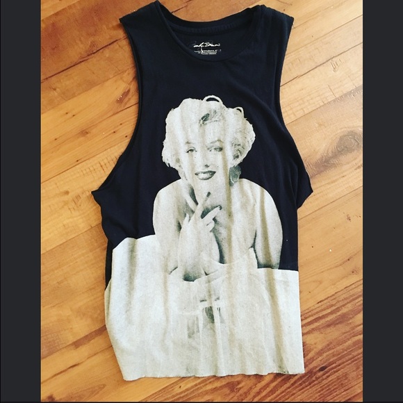 Marilyn Monroe muscle tee!👄