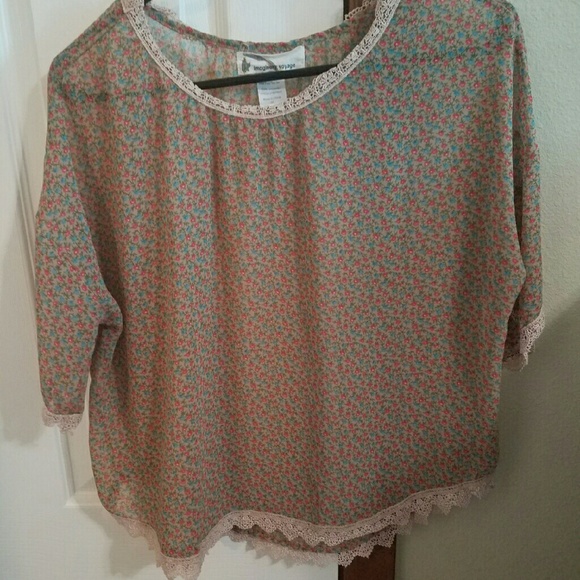 Medium floral blouse