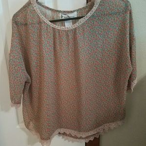 Medium floral blouse