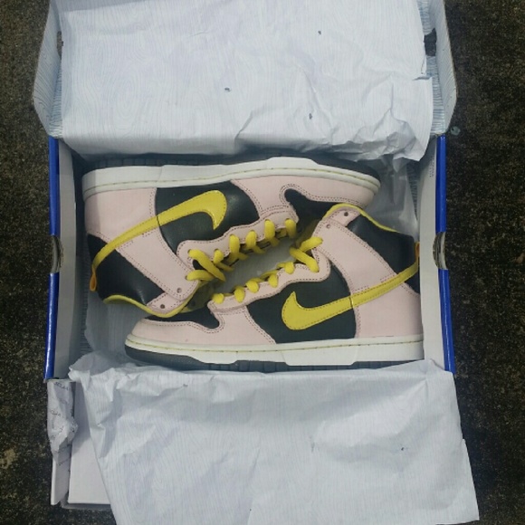 SOLD Nike SB "Miss Piggy"