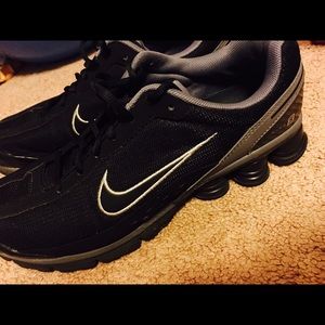 9.5 Nike Shox