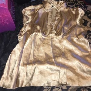 Really I can't decribe it but it gold sleeveless