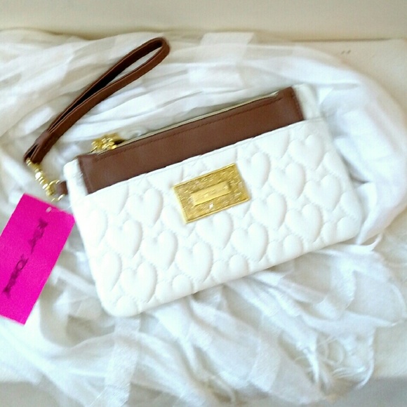 *SOLD OUT*  NEW Betsey Johnson Pop Up Wristlet - Picture 1 of 3