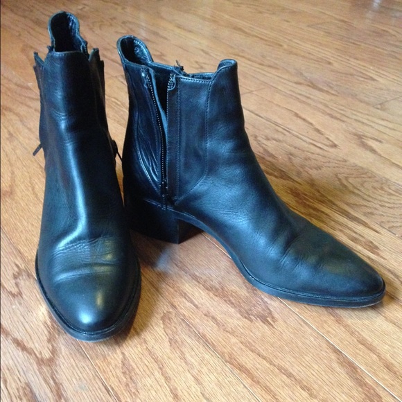 🎉🎉🎉 Cole Haan Leather Booies 🎉🎉🎉