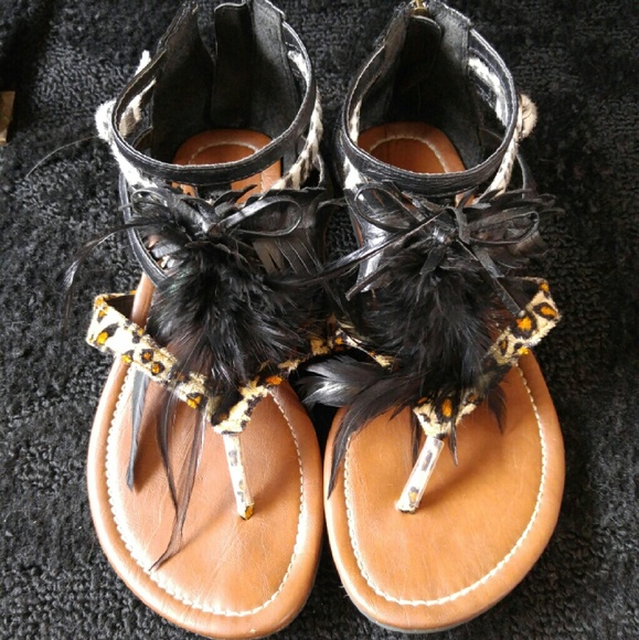 Super cute sandals with feathers