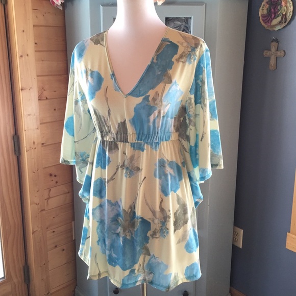 Beautiful Blouse. Brand NEW! - Picture 2 of 4