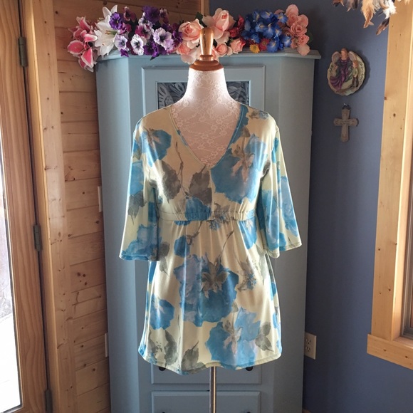 Beautiful Blouse. Brand NEW! - Picture 3 of 4
