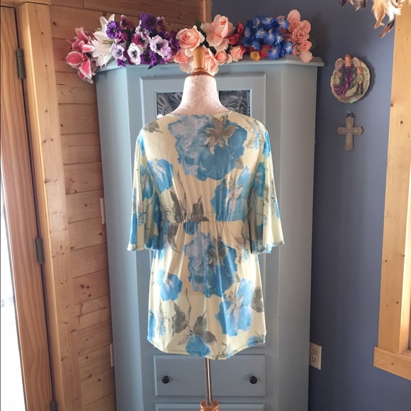 Beautiful Blouse. Brand NEW! - Picture 4 of 4