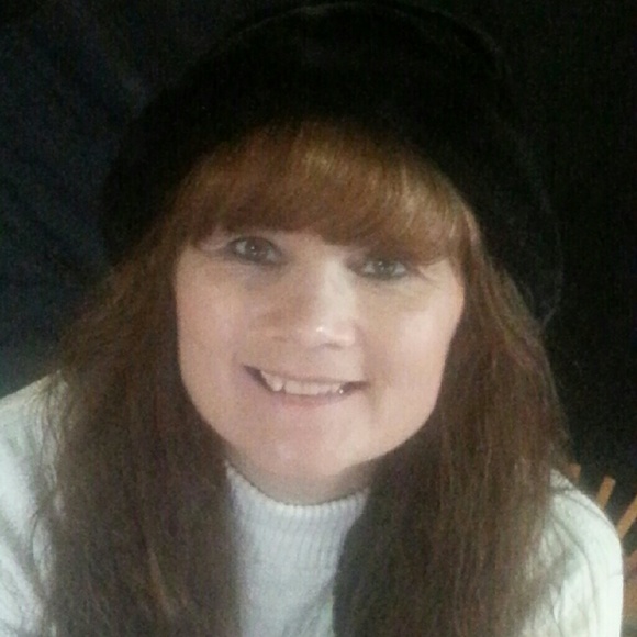 Meet your Posher, Laurie