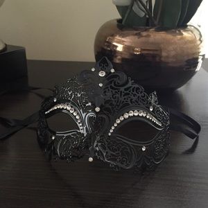 NWOT Black/Diamond Masquerade Mask