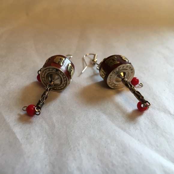 Coral stone earring Tibetan OM mantra earring - Picture 3 of 4