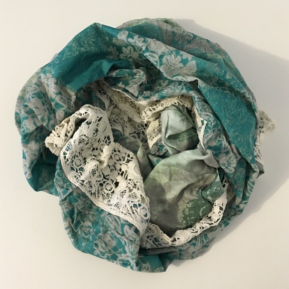 Urban Outfitters Kimchi Blue Scarf