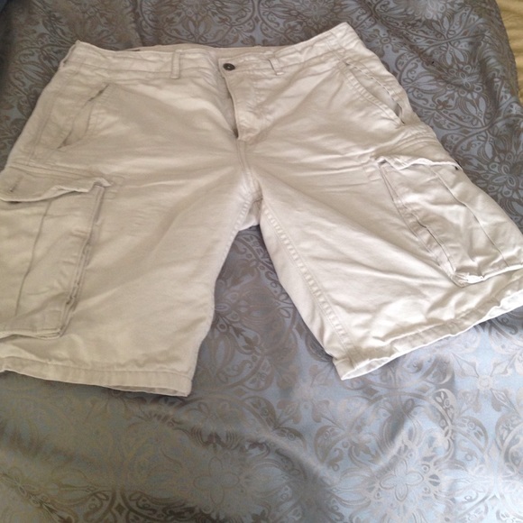 Men's Levi cargos size 32