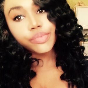 Meet your Posher, Julia