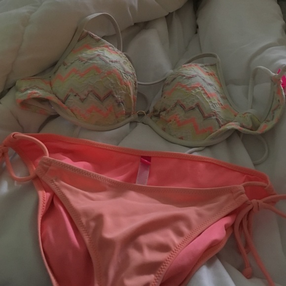 Victoria secrets bathing suit top - Picture 1 of 2