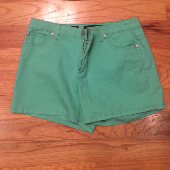 Green shorts - Picture 1 of 2