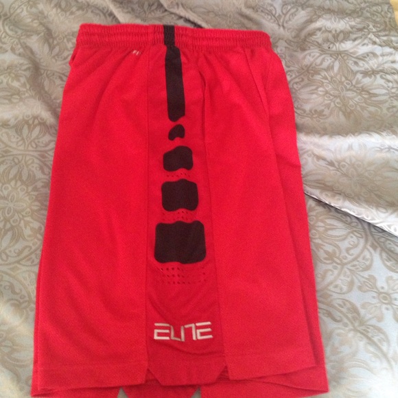 Men's Nike elite stripe shorts