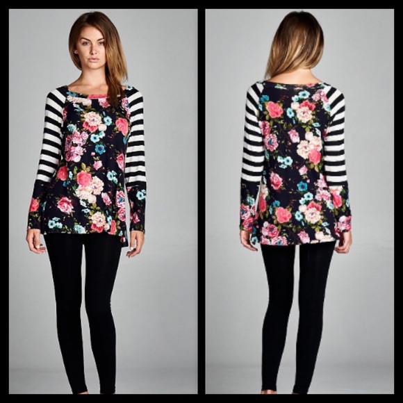 ❗️SMALL❗️ Floral Striped Top Loose and Comfy! - Picture 2 of 3