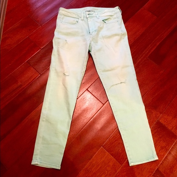 Mint green jeggings for spring