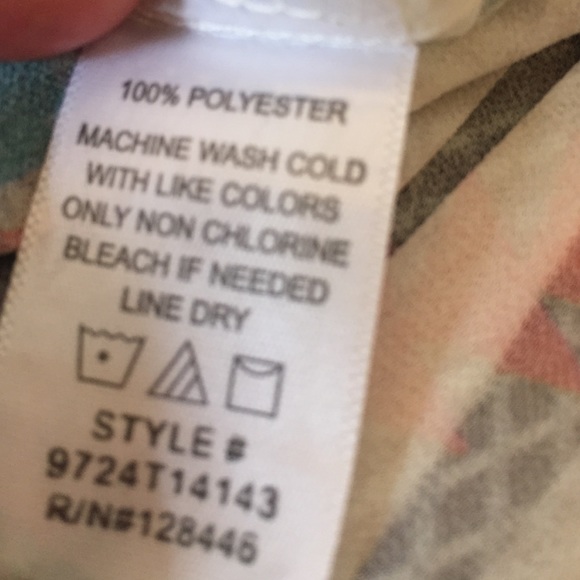 Aztec Print Top - Picture 4 of 4