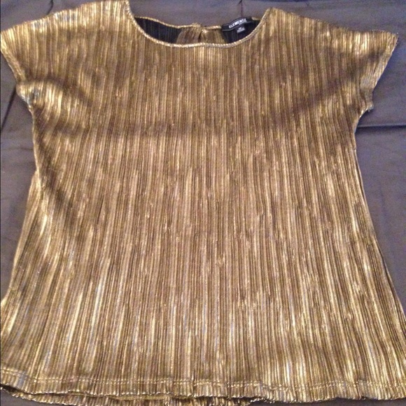 Cute gold/black top.