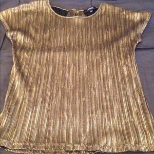 Cute gold/black top.