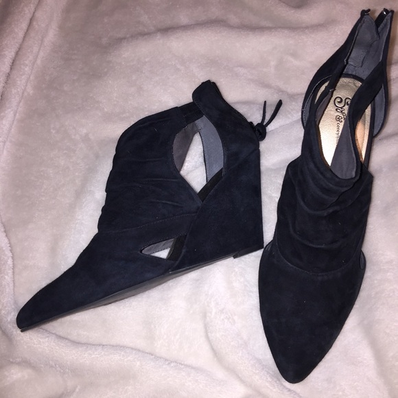 Size 11 black wedge booties