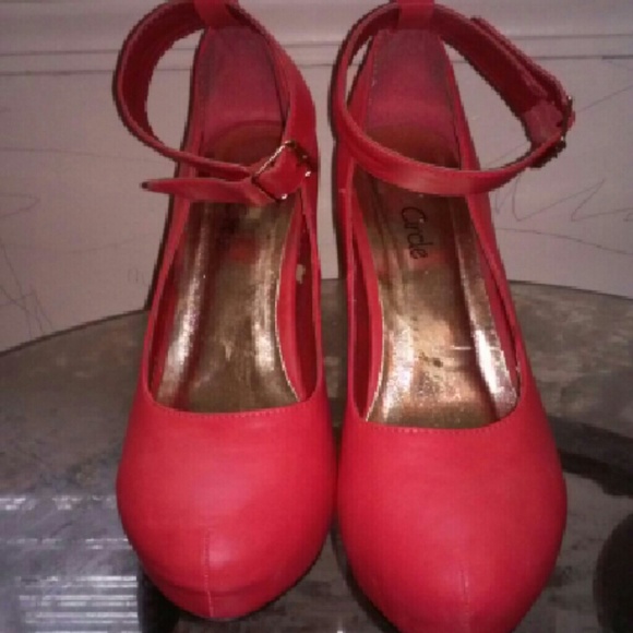 Coral strap wedges