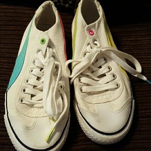 Womens athletic shoes