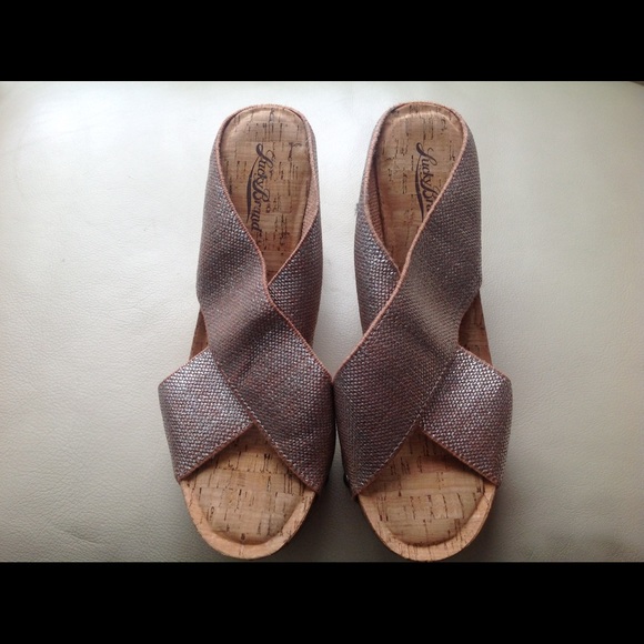 Wedge. Metallic