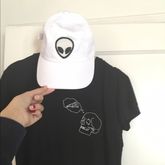 *SOLD* NWT WHITE BRANDY MELVILLE ALIEN HAT - Picture 3 of 3