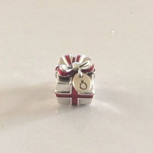PANDORA LIMITED EDITION RED ENAMEL PRESENT CHARM